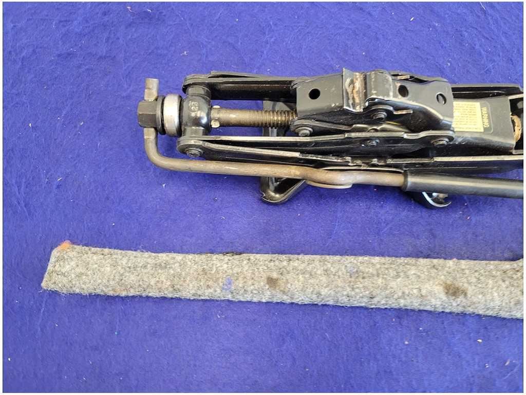 1994 - 1998 Ford Mustang GT Cobra Scissor Jack Emergency Roadside Lug Wrench 2724 - The Parts Farm