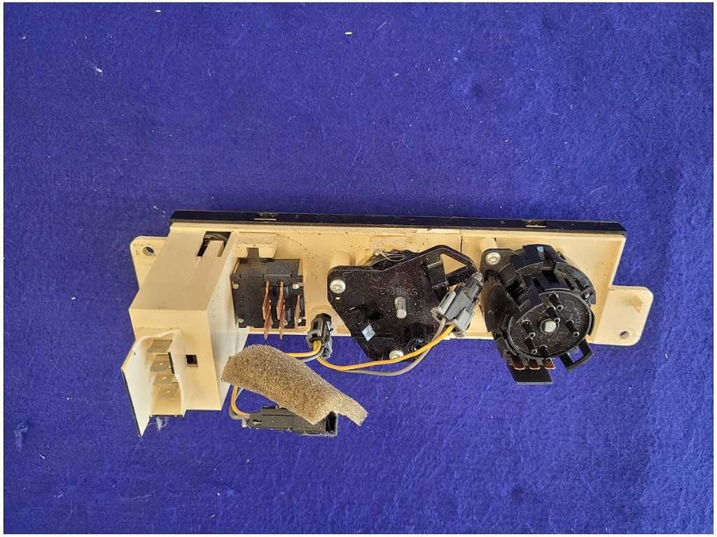 1997 - 2002 Pontiac Trans Am Firebird 5.7L HVAC Controls Switches Dash AC 2679 - The Parts Farm