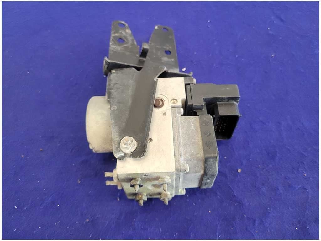 1998 - 2002 Pontiac Trans Am 5.7L Coupe ABS Anti - Lock Brake Module Pump 2679 - The Parts Farm