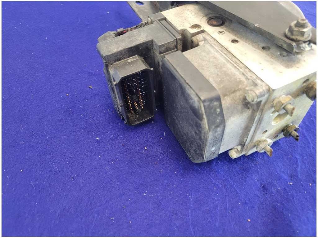1998 - 2002 Pontiac Trans Am 5.7L Coupe ABS Anti - Lock Brake Module Pump 2679 - The Parts Farm