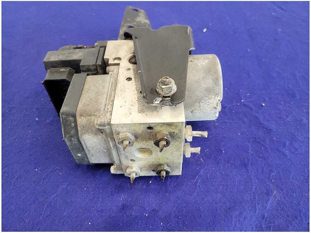 1998 - 2002 Pontiac Trans Am 5.7L Coupe ABS Anti - Lock Brake Module Pump 2679 - The Parts Farm