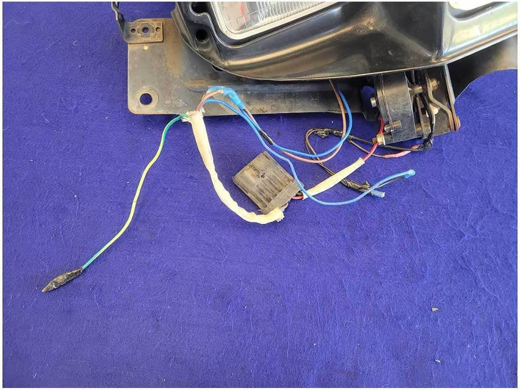 1998 - 2002 Pontiac Trans Am Firebird Passenger Front Headlight Lamp Red 2679 - The Parts Farm