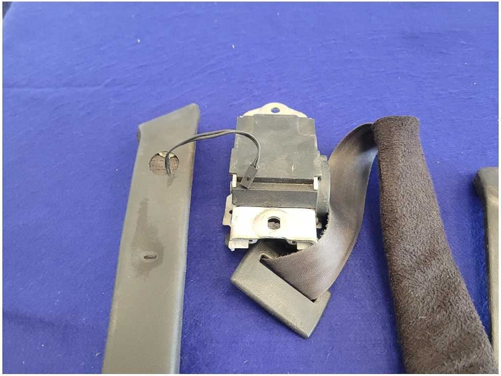 2000 - 2002 Pontiac Trans Am Firebird Coupe Driver Front Seat Belt Retractor 2679 - The Parts Farm