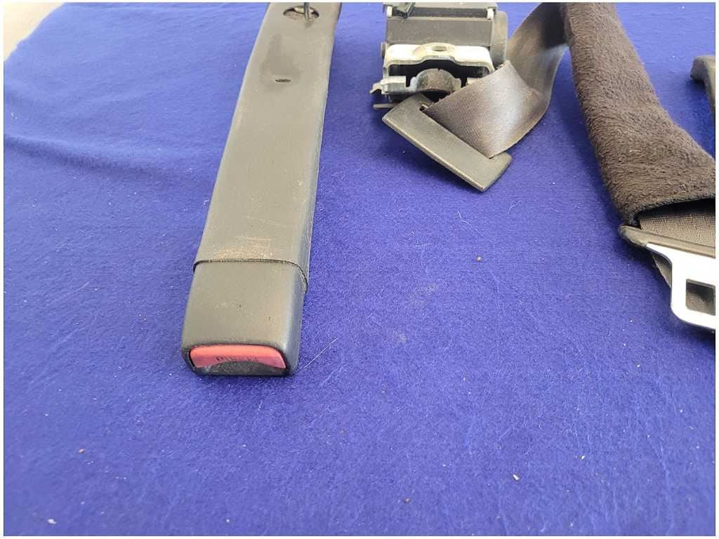 2000 - 2002 Pontiac Trans Am Firebird Coupe Driver Front Seat Belt Retractor 2679 - The Parts Farm