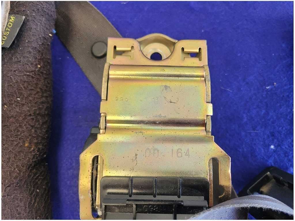 2000 - 2002 Pontiac Trans Am Firebird Coupe Passenger Front Seat Belt 2679 - The Parts Farm