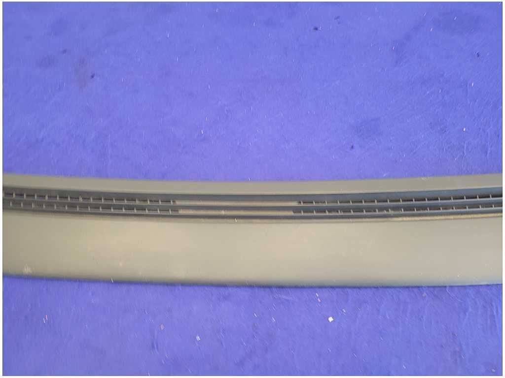 2003 - 2004 Mercury Marauder 4.6L Front Upper Dashboard Vent Trim Bezel 2625 - The Parts Farm