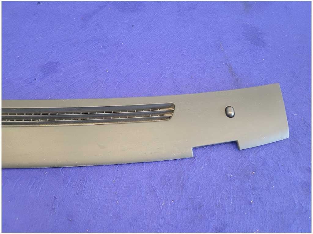 2003 - 2004 Mercury Marauder 4.6L Front Upper Dashboard Vent Trim Bezel 2625 - The Parts Farm