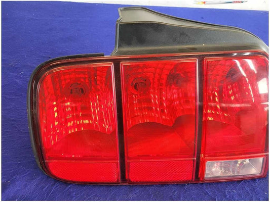 2005-2008 Ford Mustang GT Driver Left Rear Taillight Lamp Brake Light 2723