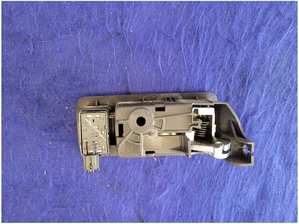 2005 - 2009 Ford Mustang GT 4.6L Driver Left Front Door Handle Pull 2723 - The Parts Farm