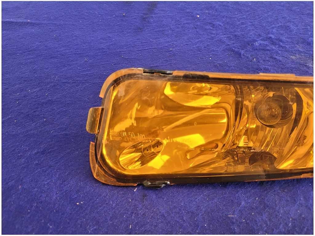 2005 - 2009 Ford Mustang GT 4.6L Passenger Front Turn Signal Parking Light 2723 - The Parts Farm