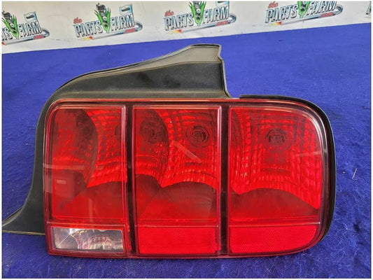2005-2009 Ford Mustang GT 4.6L Passenger Rear Taillight Lamp Light Brake 2723