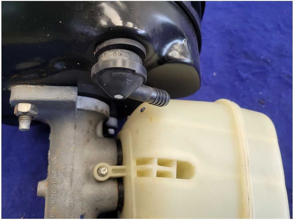 2005 - 2009 Ford Mustang GT 4.6L Power Brake Booster Master Cylinder A/T 2723 - The Parts Farm