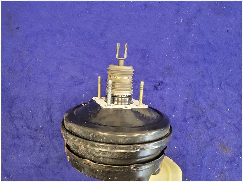2005 - 2009 Ford Mustang GT 4.6L Power Brake Booster Master Cylinder A/T 2723 - The Parts Farm