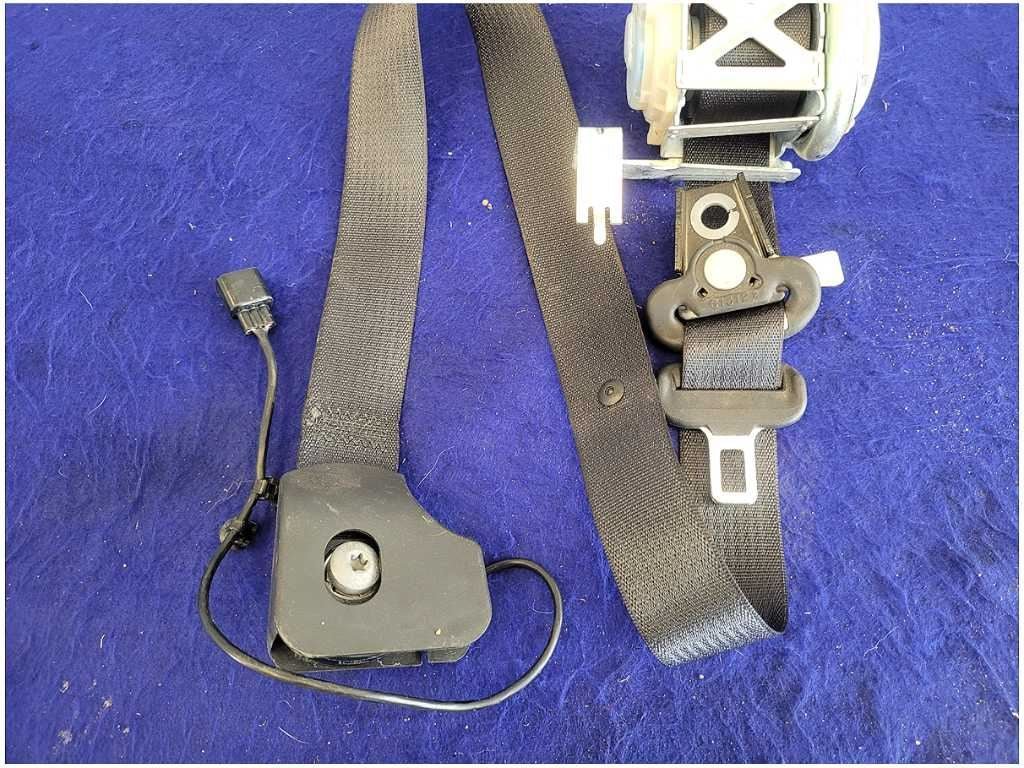 2005 - 2009 Ford Mustang GT Convertible Passenger Front Seat Belt Retractor 2723 - The Parts Farm