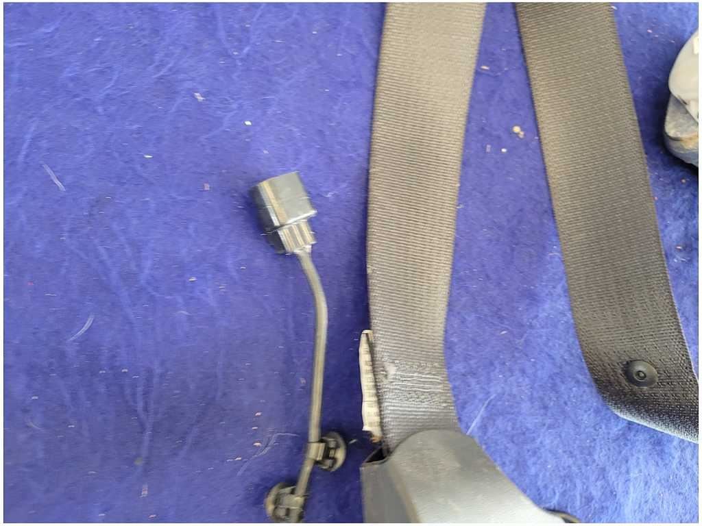 2005 - 2009 Ford Mustang GT Convertible Passenger Front Seat Belt Retractor 2723 - The Parts Farm