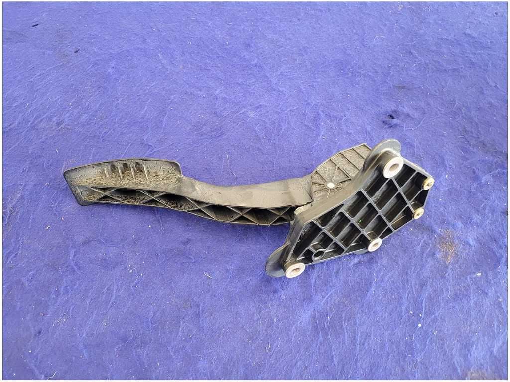 2005 - 2009 Ford Mustang GT Front Gas Pedal Throttle Drive By Wire 2723 - The Parts Farm