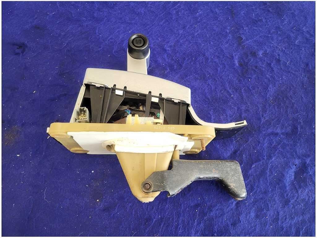2005 - 2009 Ford Mustang GT Gear Shifter Automatic Transmission Console A/T 2723 - The Parts Farm