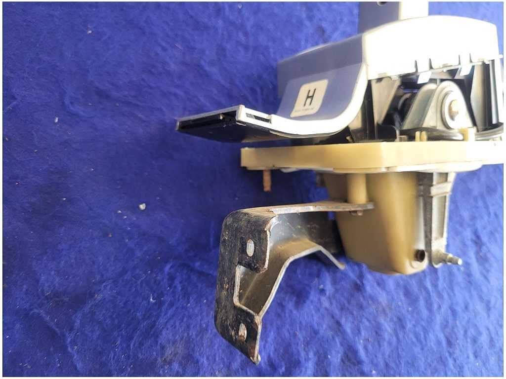 2005 - 2009 Ford Mustang GT Gear Shifter Automatic Transmission Console A/T 2723 - The Parts Farm