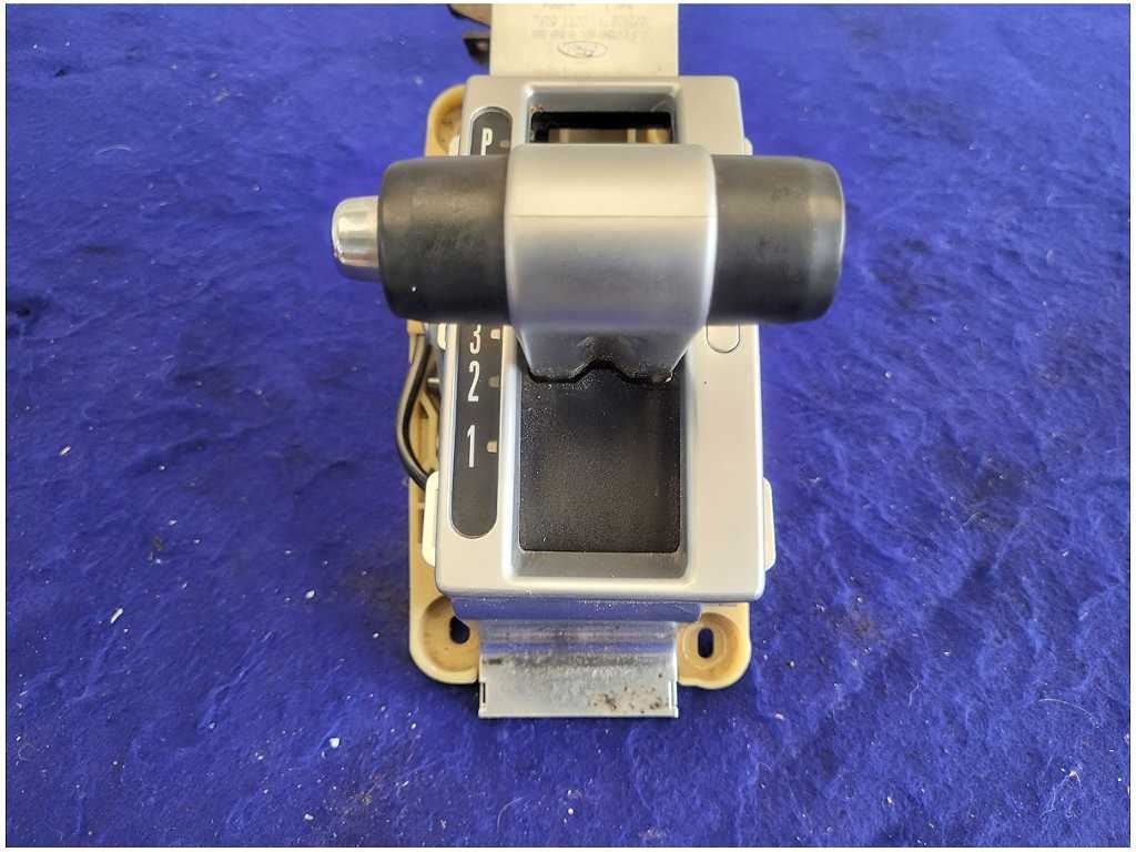 2005 - 2009 Ford Mustang GT Gear Shifter Automatic Transmission Console A/T 2723 - The Parts Farm