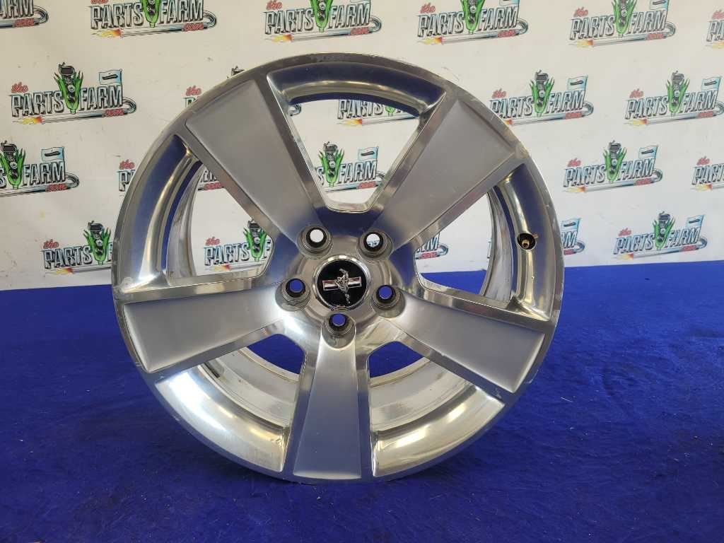 2005 - 2009 Ford Mustang GT Wheel 18x8.5 Paint *Scuffs* 6R33 - 1007 - AD 2723 - The Parts Farm