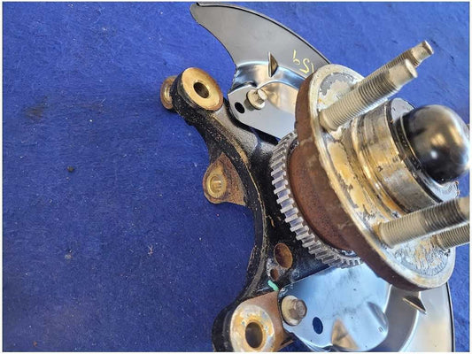 2005-2010 Ford Mustang GT S197 Passenger Front Spindle Knuckle Hub 2759