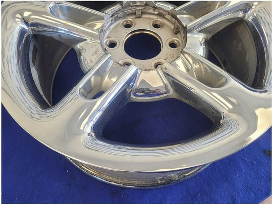 2005 Chevrolet SSR Pickup Truck Wheel 19x8 Chrome Rim *Scuffs* 2682