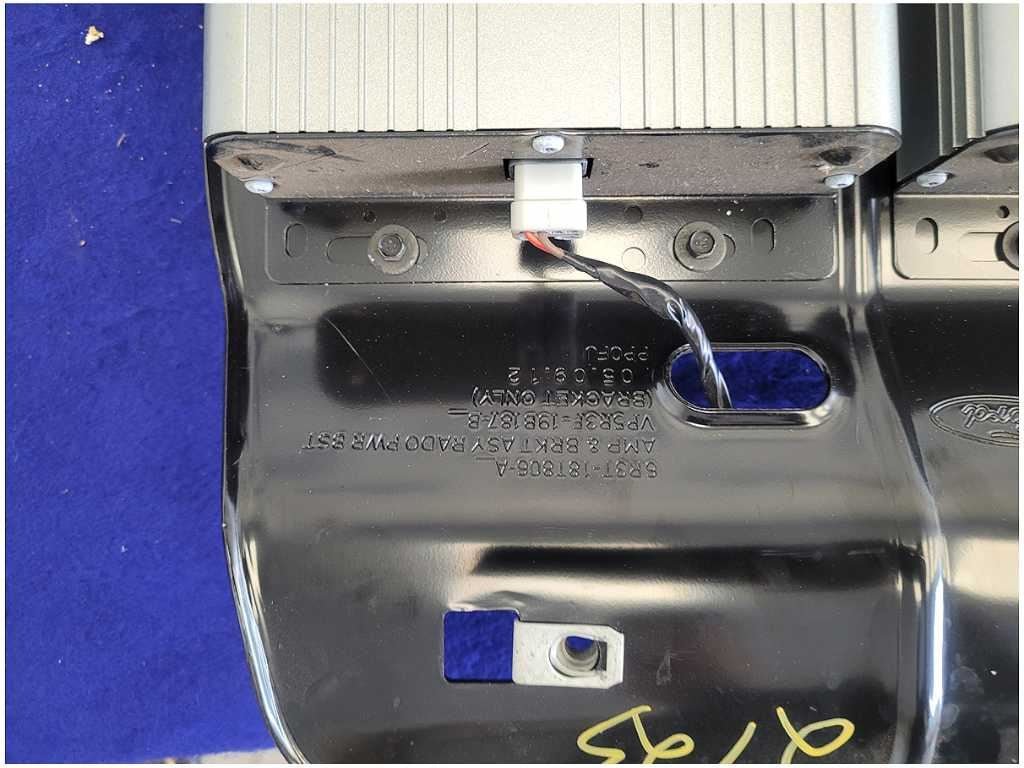 2006 Ford Mustang GT S197 Convertible Rear Subwoofer Speaker Box Amp 2723 - The Parts Farm