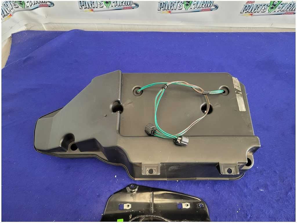 2006 Ford Mustang GT S197 Convertible Rear Subwoofer Speaker Box Amp 2723 - The Parts Farm