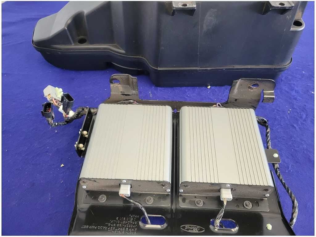 2006 Ford Mustang GT S197 Convertible Rear Subwoofer Speaker Box Amp 2723 - The Parts Farm