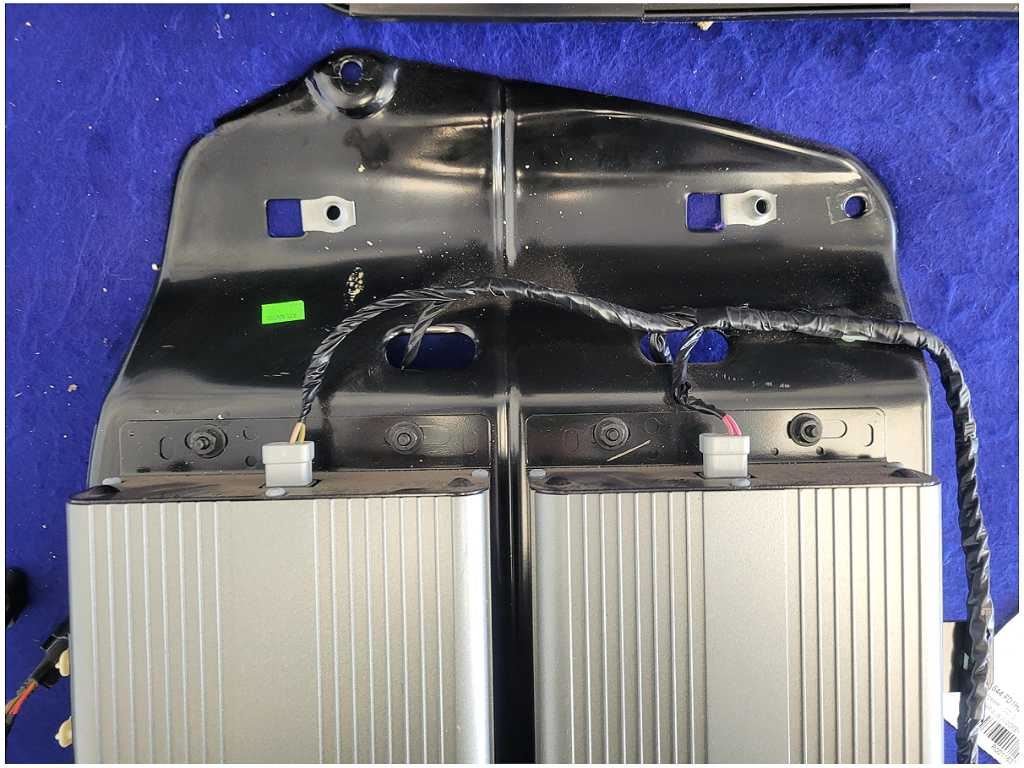2006 Ford Mustang GT S197 Convertible Rear Subwoofer Speaker Box Amp 2723 - The Parts Farm