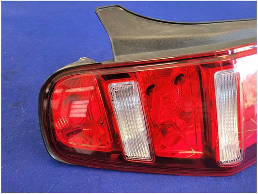 2010-2012 Ford Mustang GT S197 Driver Left Rear Taillight Lamp Light 2773