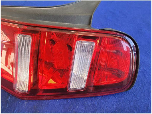 2010-2012 Ford Mustang GT S197 Passenger Rear Taillight Lamp Light Brake 2807
