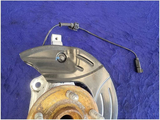 2010-2015 Chevrolet Camaro SS Passenger Front Spindle Knuckle Hub 2719