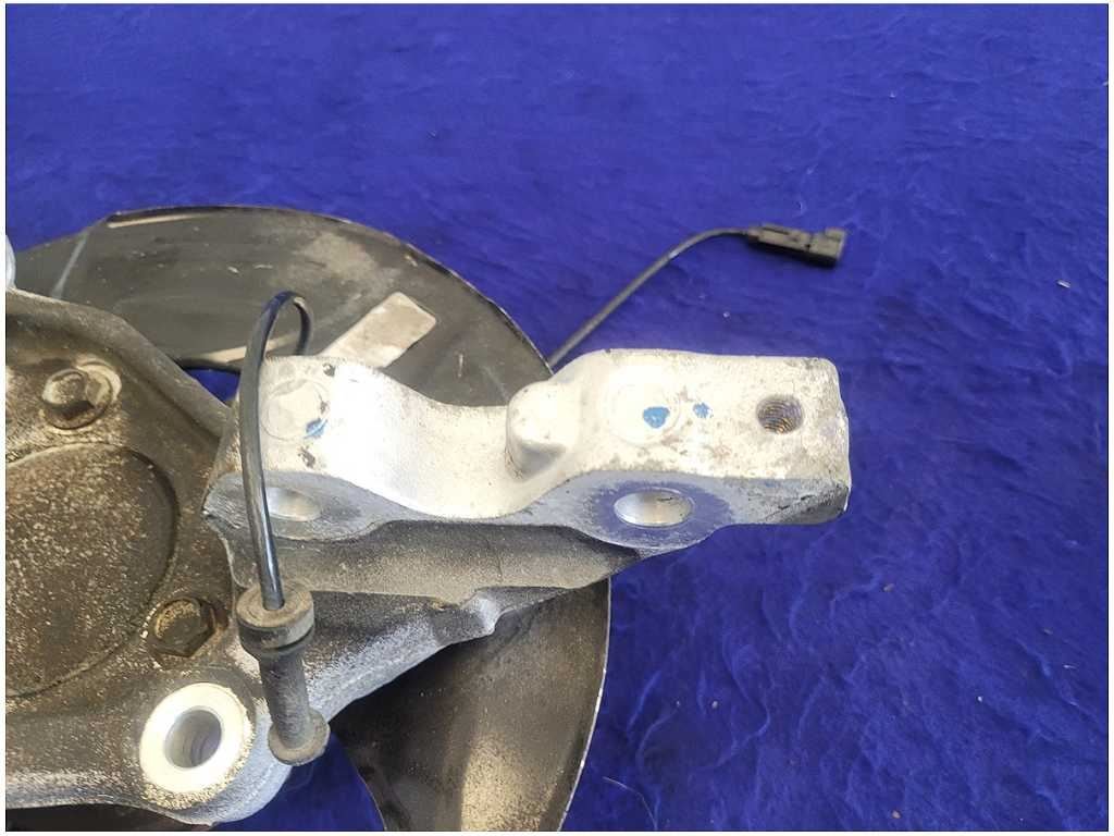 2010 - 2015 Chevrolet Camaro SS Passenger Front Spindle Knuckle Hub 2719 - The Parts Farm