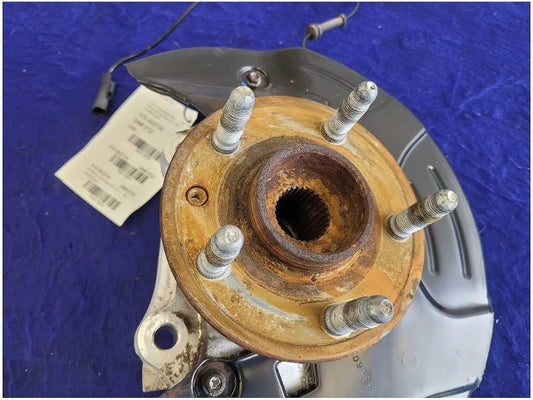 2010-2015 Chevrolet Camaro SS Passenger RH Front Spindle Knuckle Hub 2722