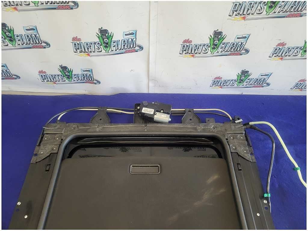 2010 - 2015 Chevrolet Camaro SS Sunroof Glass Window Upper Roof Frame Track 2719 - The Parts Farm