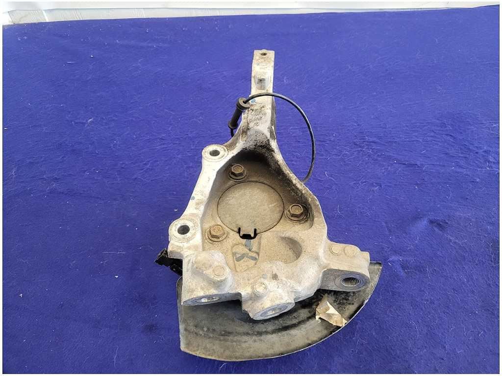 2010 - 2015 Chevrolet Camaro ZL1 SS Driver Left Front Spindle Knuckle Hub 2742 - The Parts Farm