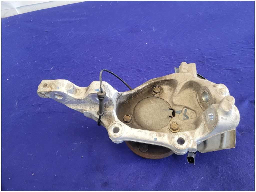 2010 - 2015 Chevrolet Camaro ZL1 SS Driver Left Front Spindle Knuckle Hub 2742 - The Parts Farm