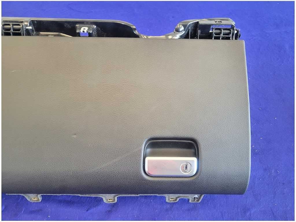 2011 - 2014 Porsche Cayenne 3.0L Diesel Glove Box Passenger Right Dash 2465 - The Parts Farm