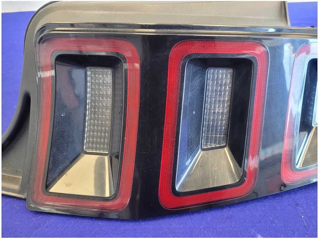 2013 - 2014 Ford Mustang GT Passenger Taillight Sequential Lamp Brake Lens 2721 - The Parts Farm