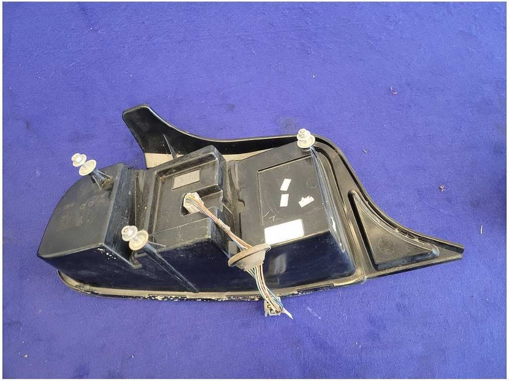2013 - 2014 Ford Mustang GT Passenger Taillight Sequential Lamp Brake Lens 2721 - The Parts Farm