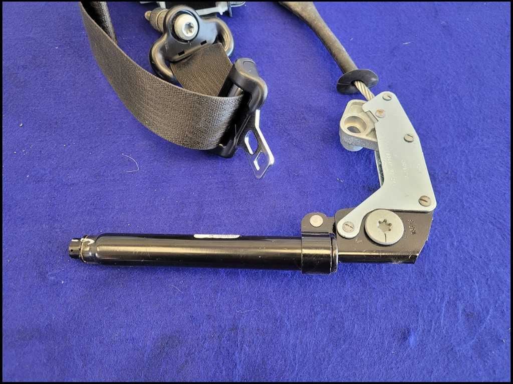 2015 - 2017 Ford Mustang GT S550 Driver Coupe Front Seatv Belt Retractor 2694 - The Parts Farm