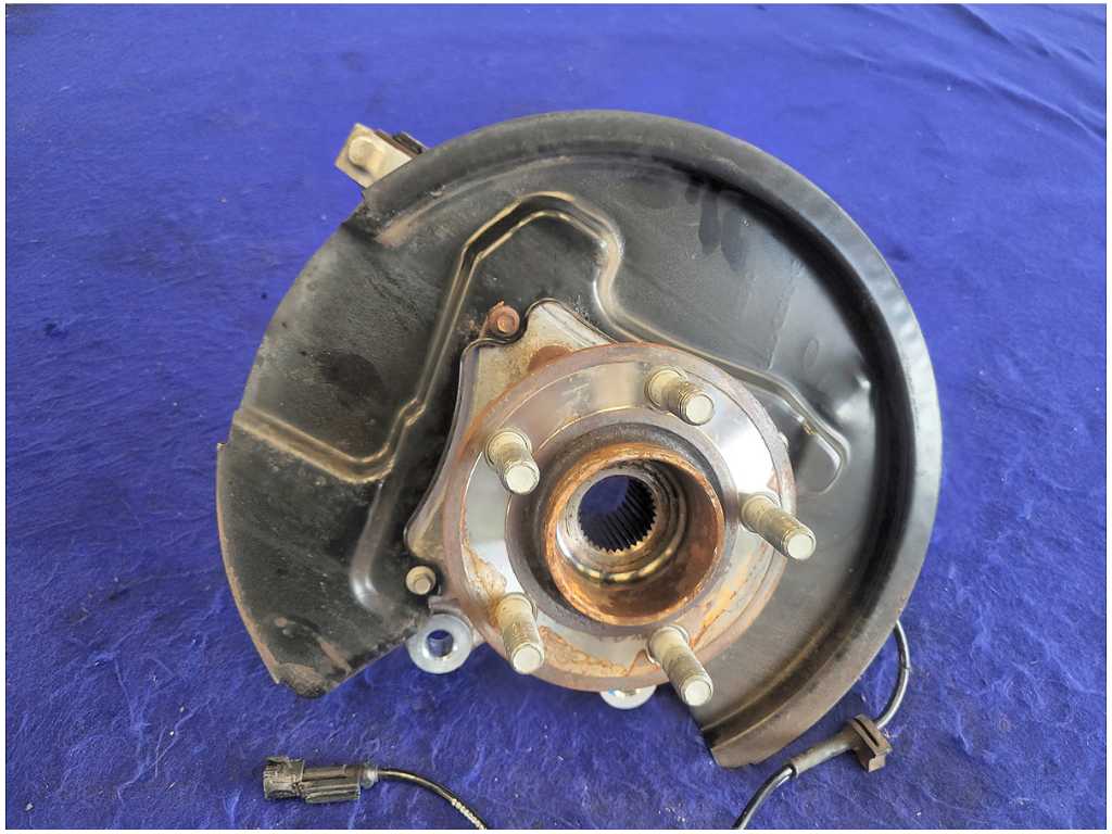 2015 - 2017 Ford Mustang GT S550 Passenger RH Rear Spindle Knuckle Hub 2752 - The Parts Farm