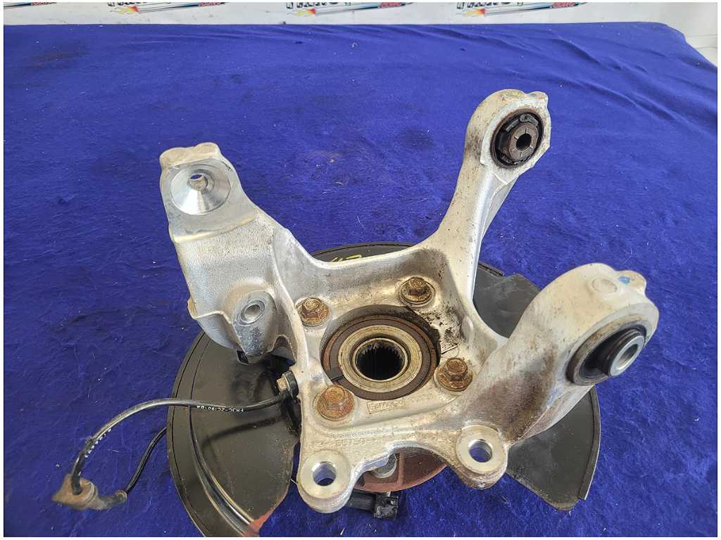 2015 - 2017 Ford Mustang GT S550 Passenger RH Rear Spindle Knuckle Hub 2752 - The Parts Farm