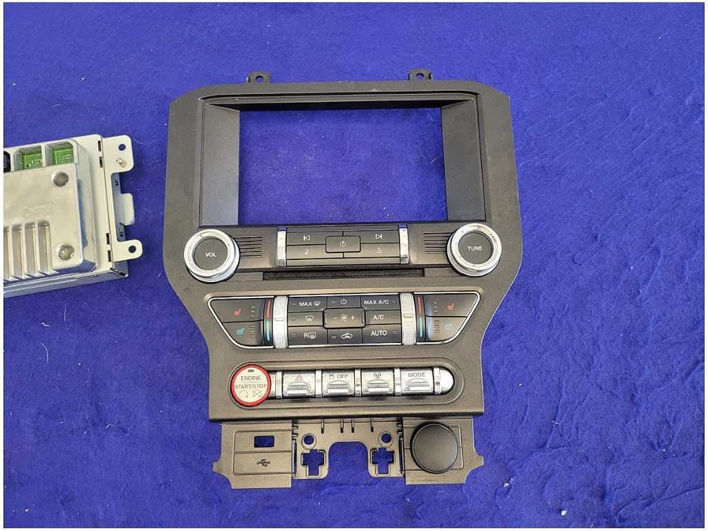 2015 Ford Mustang GT Radio Sync Navigation Receiver Info Screen Heat Cool 2718 - The Parts Farm