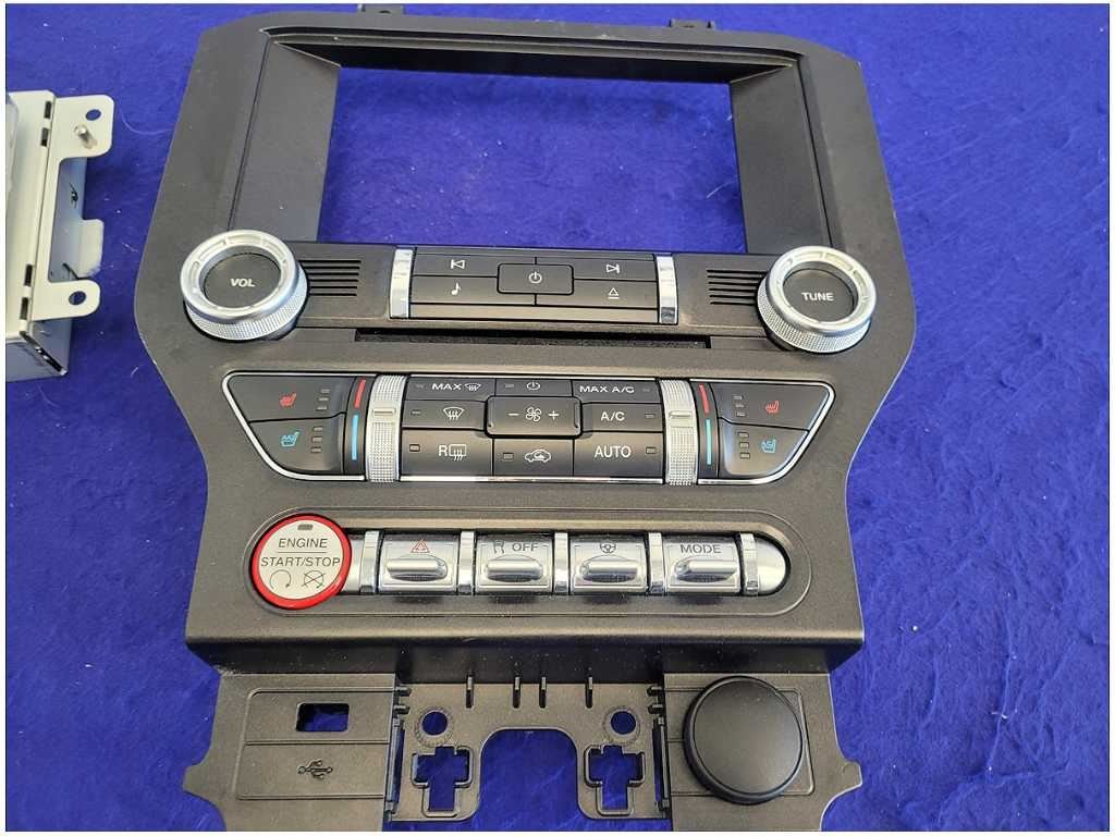 2015 Ford Mustang GT Radio Sync Navigation Receiver Info Screen Heat Cool 2718 - The Parts Farm