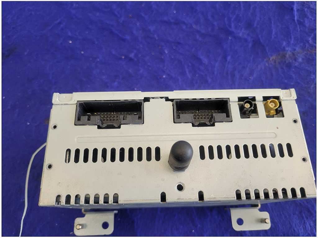 2015 Ford Mustang GT Radio Sync Navigation Receiver Info Screen Heat Cool 2718 - The Parts Farm
