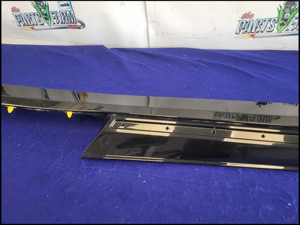 2016 - 2024 Chevrolet Camaro SS Passenger Lower Rocker Panel Molding C43 - The Parts Farm