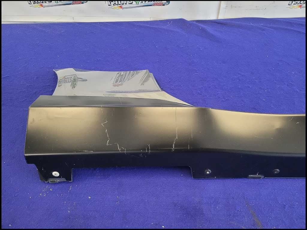 2016 - 2024 Chevrolet Camaro SS Passenger Lower Rocker Panel Molding C43 - The Parts Farm