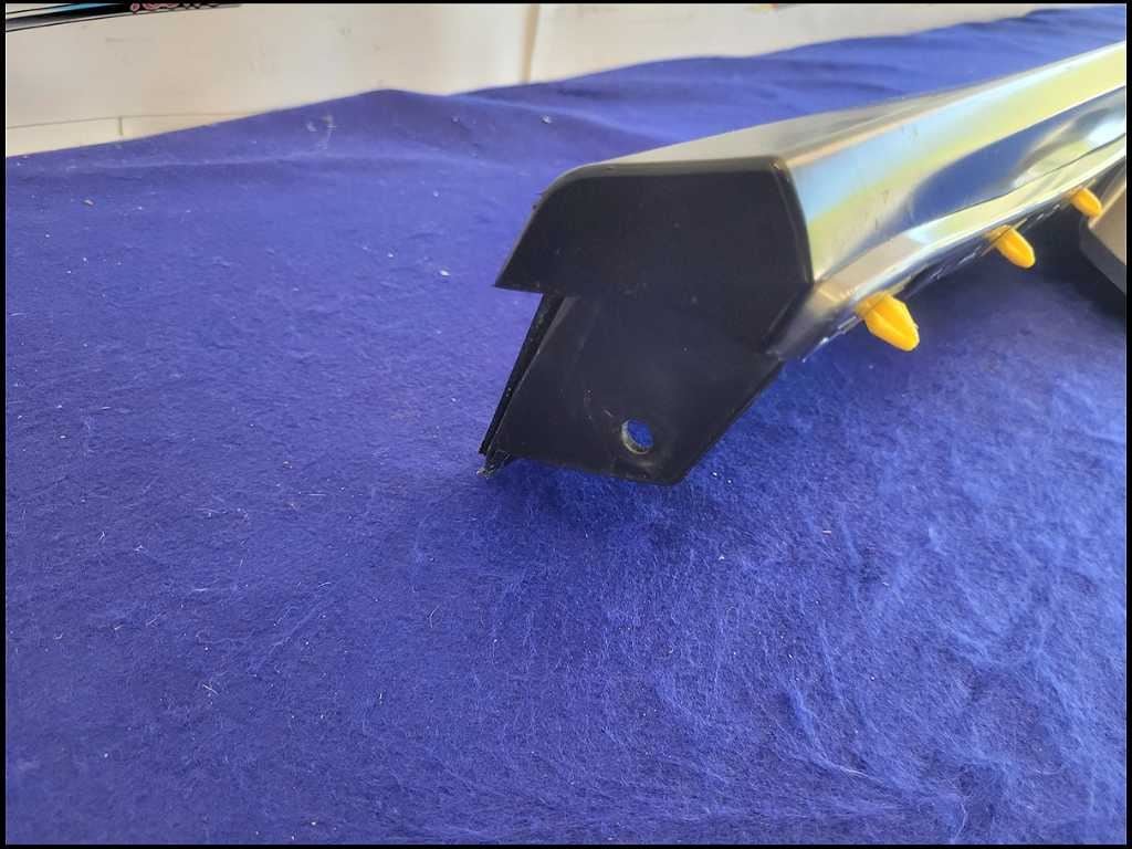 2016 - 2024 Chevrolet Camaro SS Passenger Lower Rocker Panel Molding C43 - The Parts Farm